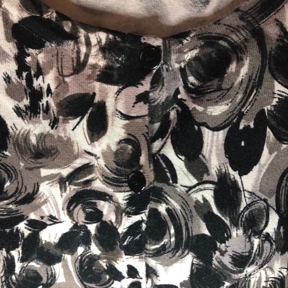 H&M Cardigan Black, Grey & White Roses Floral Cardigan Sweater Sz 14 (US) GUC - Picture 5 of 11